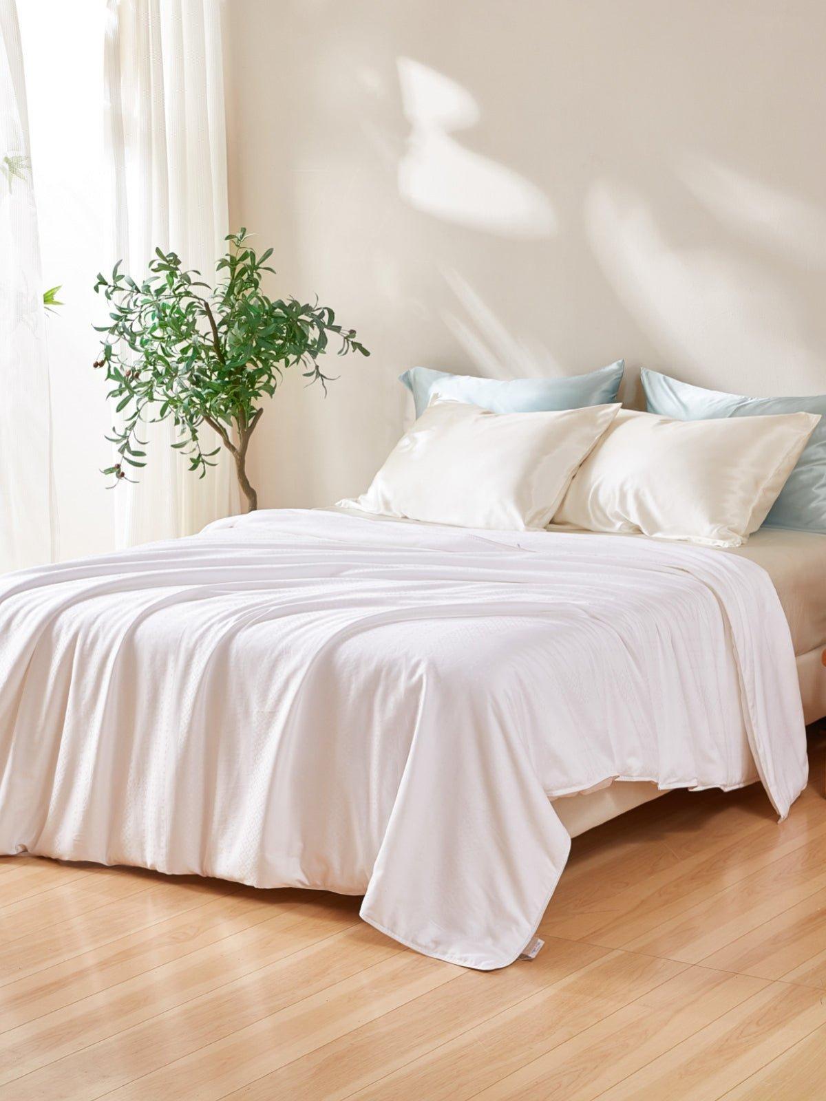 Luxury Silk Comforter - Image 2